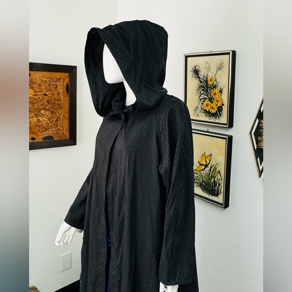 Reversible Black hooded Cape/ Rain - Picture 6 of 14